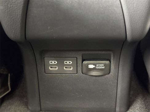 Used 2025 Toyota Prius Plug-In Hybrid image 32