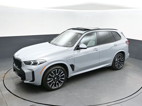 New 2026 BMW X5 xDrive50e w/ M Sport Package image 31