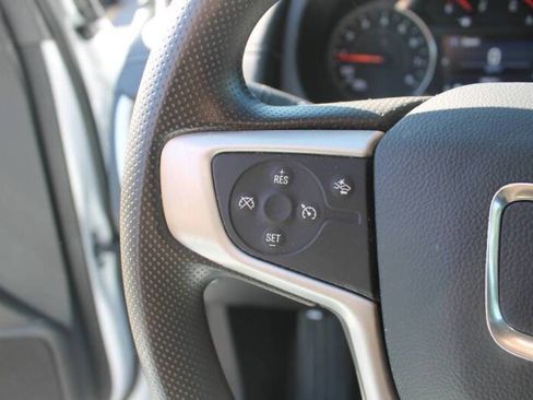 Used 2023 GMC Terrain SLE w/ Driver Convenience Package image 21