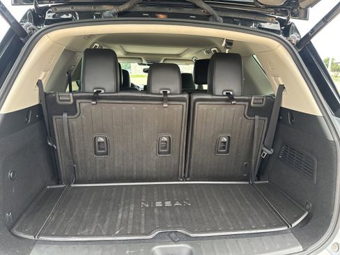 Used 2022 Nissan Pathfinder Platinum w/ Cargo Package FWD image 9