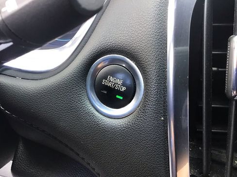 Used 2023 Chevrolet Traverse LT FWD image 25
