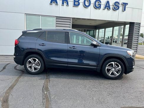 Used 2018 GMC Terrain SLT w/ Preferred Package FWD image 2
