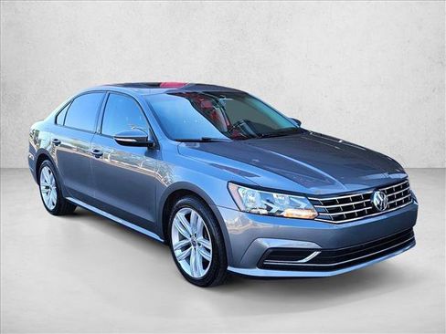 Used 2019 Volkswagen Passat 2.0T Wolfsburg image 3