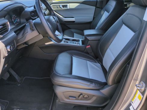 Used 2022 Ford Explorer XLT w/ Equipment Group 202A image 16