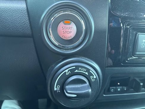 Used 2021 Nissan Titan PRO-4X w/ Pro-4x Convenience Package AWD/4WD image 14