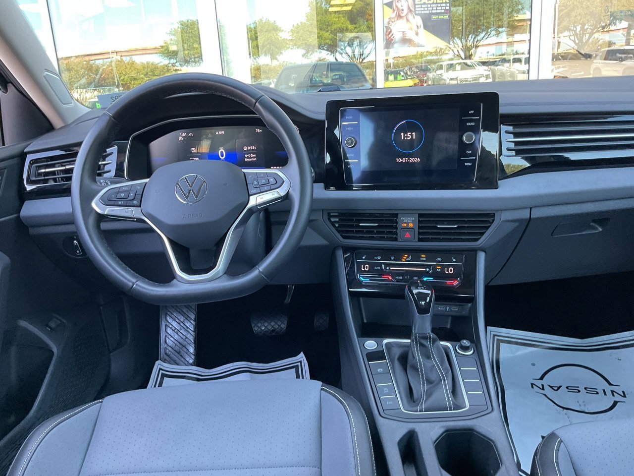 Used 2025 Volkswagen Jetta SE FWD image 13