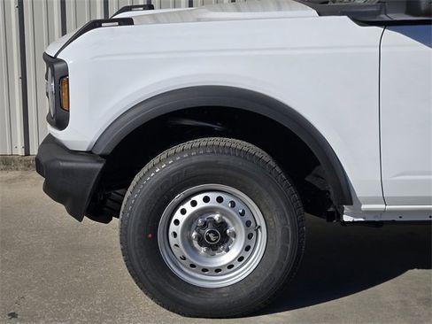 New 2025 Ford Bronco Base image 8