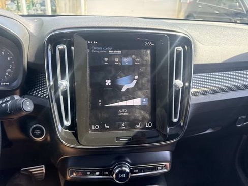 Used 2021 Volvo XC40 T5 R-Design w/ Advanced Package AWD/4WD image 25