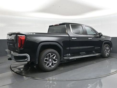 Used 2022 GMC Sierra 1500 SLT w/ SLT Convenience Package AWD/4WD image 3