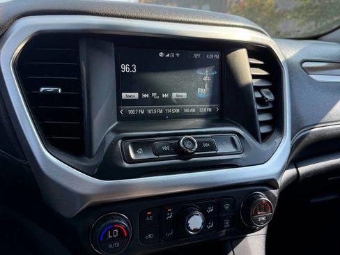 Used 2019 GMC Acadia SLE image 13