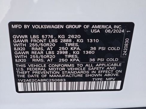Used 2024 Volkswagen Atlas Cross Sport SEL R-Line image 34