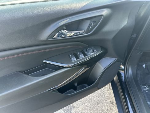 Certified 2024 Chevrolet Trax RS w/ Sunroof Package image 8