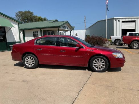 Used 2011 Buick Lucerne CXL FWD image 2