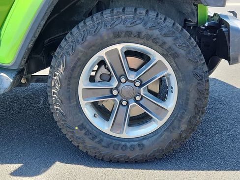 Used 2018 Jeep Wrangler Unlimited Sahara AWD/4WD image 22