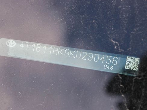 Used 2019 Toyota Camry LE image 2