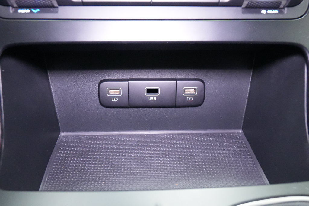 Used 2022 Kia Carnival LX FWD image 31