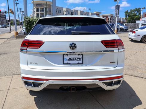 Certified 2021 Volkswagen Atlas Cross Sport SEL Premium R-Line AWD/4WD image 4