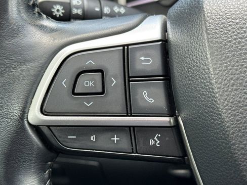 Used 2022 Toyota Highlander XLE FWD image 28