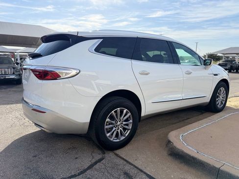 Used 2024 Buick Enclave Premium AWD/4WD image 4