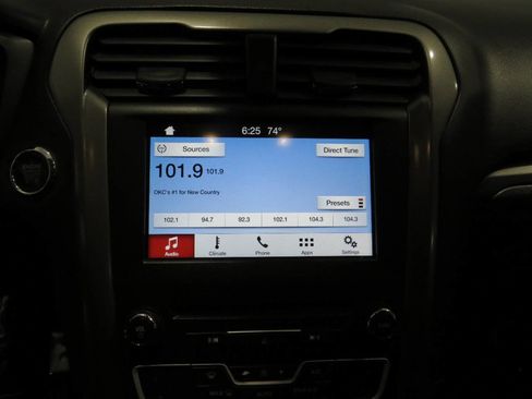 Used 2018 Ford Fusion SE image 17