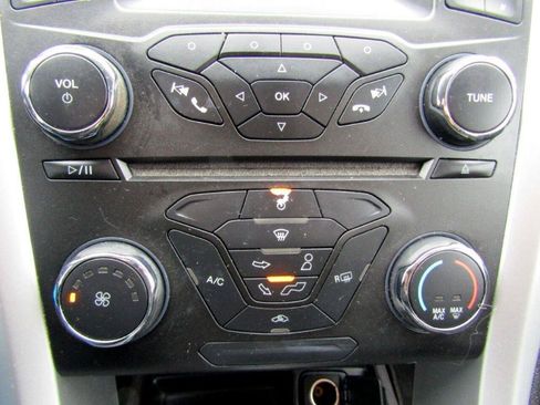 Used 2016 Ford Fusion SE FWD image 27