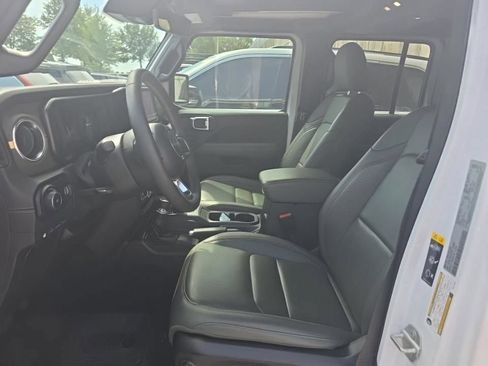 Used 2024 Jeep Wrangler High Altitude AWD/4WD image 3