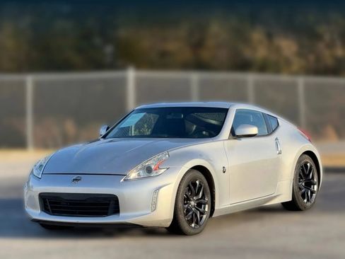 Used 2016 Nissan 370Z Coupe image 5