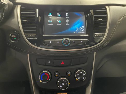 Used 2017 Chevrolet Trax LT w/ LT Convenience Package FWD image 32