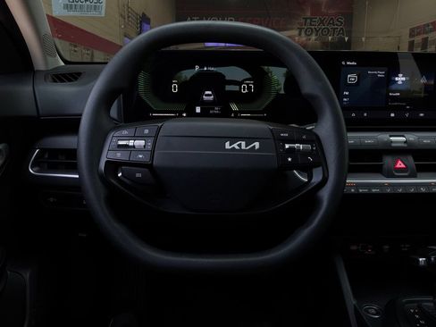 Used 2025 Kia K4 FWD image 33