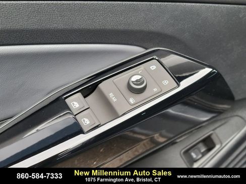 Used 2024 Volkswagen ID.4 Pro S AWD/4WD image 17