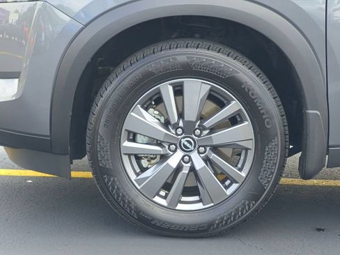 Used 2025 Nissan Pathfinder SV w/ SV Premium Package FWD image 9
