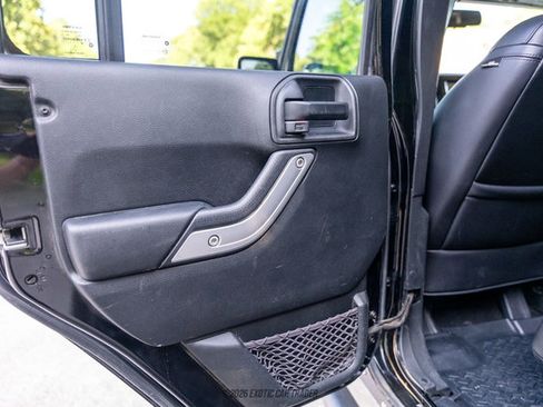 Used 2017 Jeep Wrangler Unlimited Rubicon w/ Connectivity Group AWD/4WD image 45