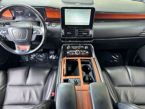 Used 2019 Lincoln Navigator L Select image 13