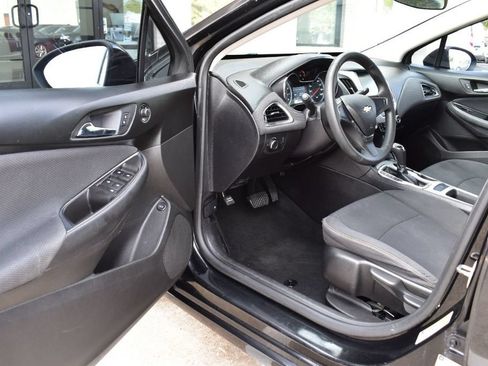 Used 2017 Chevrolet Cruze LS FWD image 15