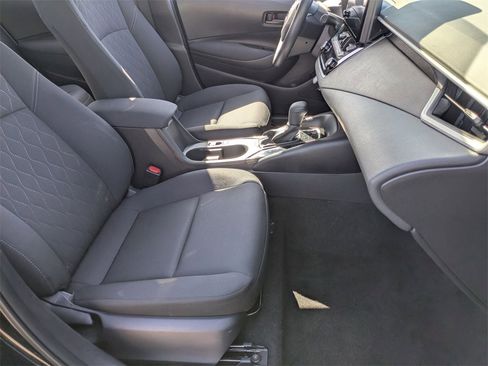Used 2025 Toyota Corolla LE image 28