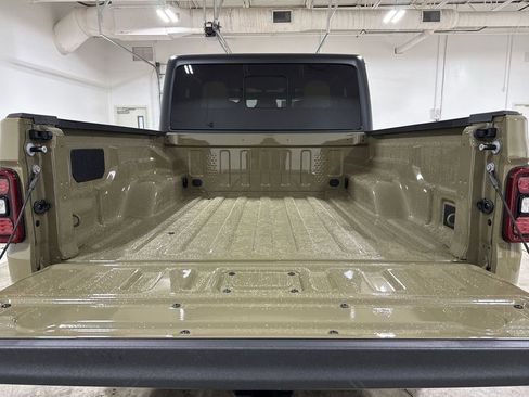 New 2026 Jeep Gladiator Willys AWD/4WD image 22