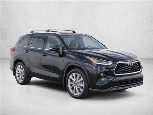 Used 2026 Toyota Highlander Limited AWD/4WD image 11