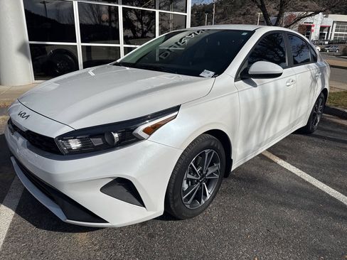 Certified 2023 Kia Forte LXS image 2