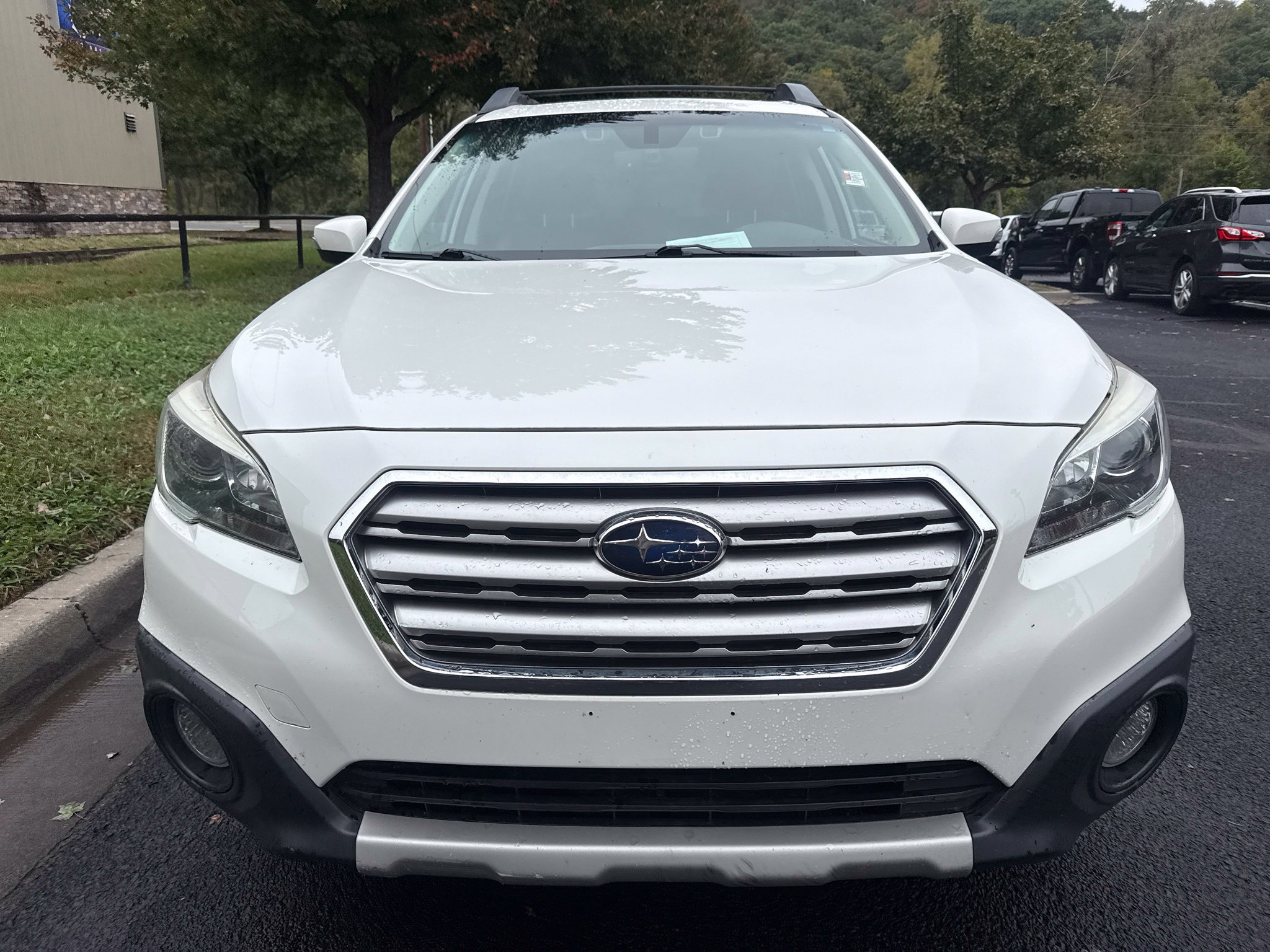 Used 2017 Subaru Outback 2.5i Limited AWD/4WD image 2