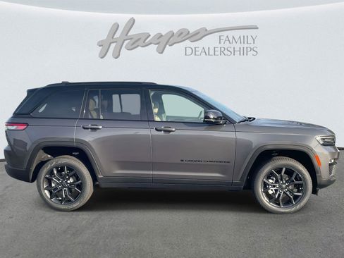 New 2025 Jeep Grand Cherokee Limited image 25