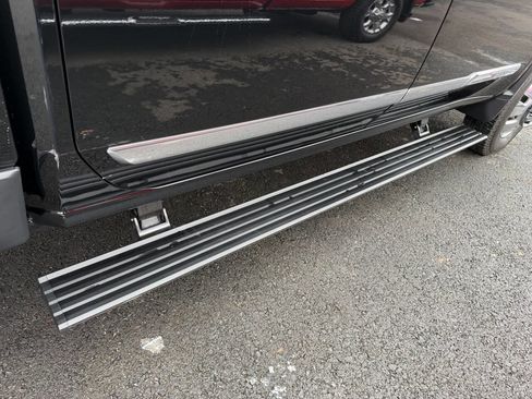 Used 2024 Chevrolet Silverado 3500 High Country w/ High Country Premium Package image 21