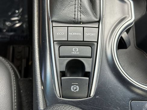 Used 2019 Toyota Camry XSE FWD image 30
