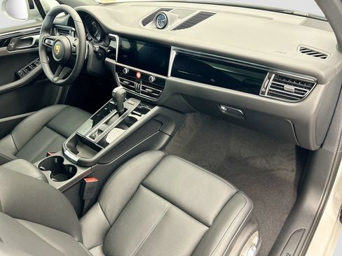 Used 2026 Porsche Macan AWD/4WD image 20