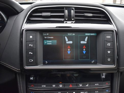 Used 2018 Jaguar F-PACE R-Sport image 22