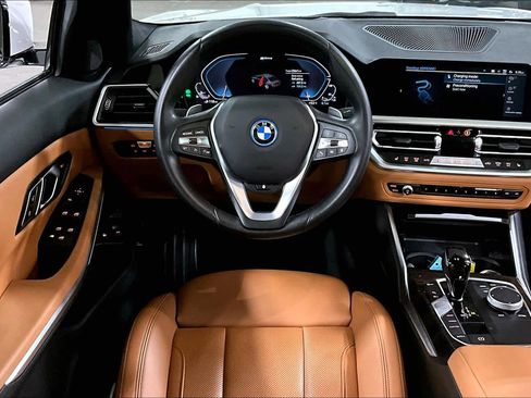 Used 2022 BMW 330e xDrive w/ Premium Package image 5