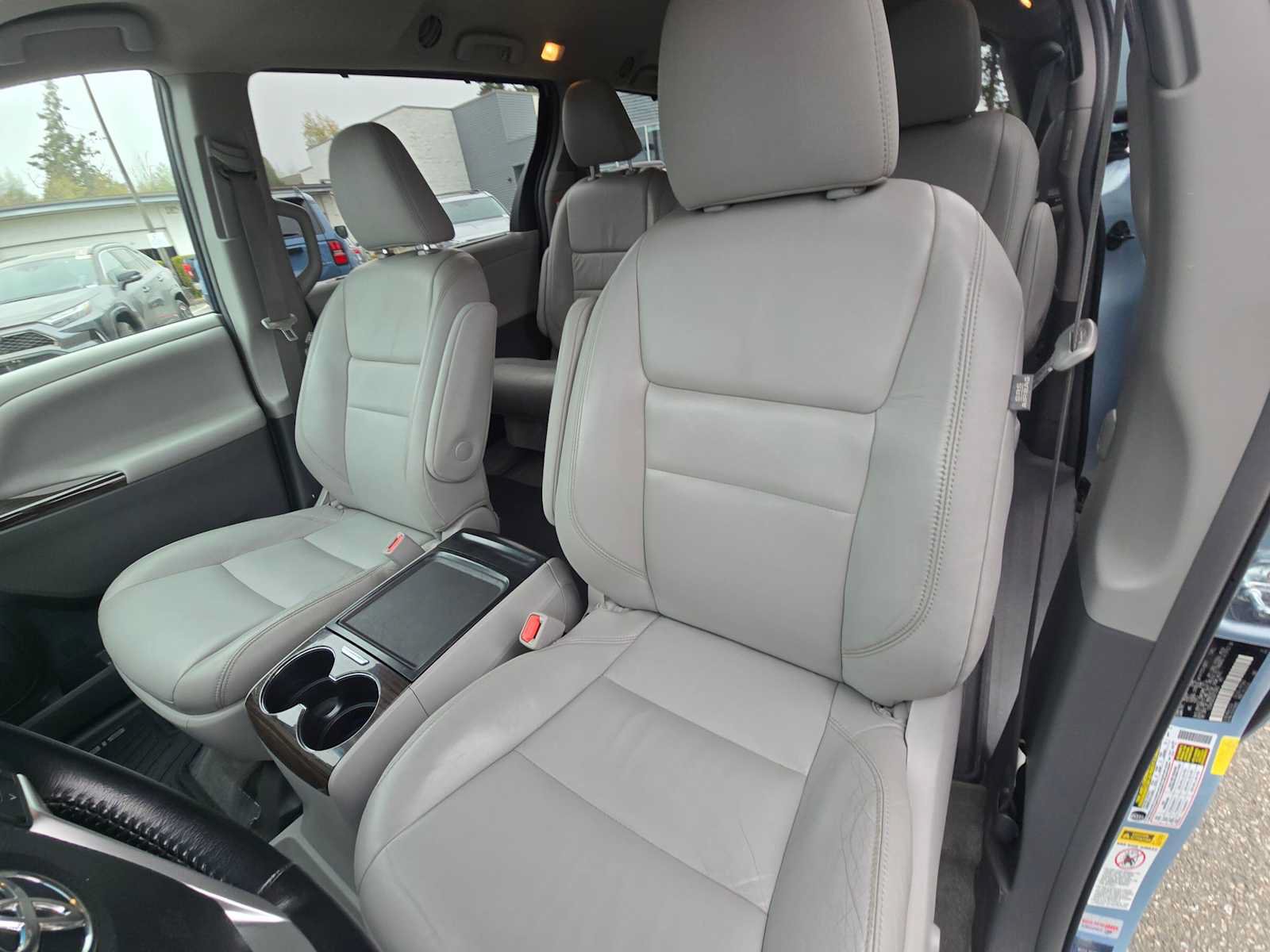 Used 2016 Toyota Sienna XLE w/ XLE Navigation Package FWD image 21