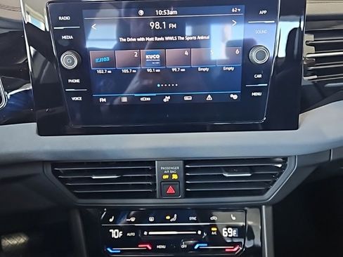 Used 2025 Volkswagen Jetta SE image 29