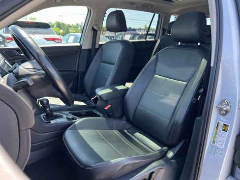 Used 2018 Volkswagen Tiguan SE w/ Panoramic Sunroof Package AWD/4WD image 15
