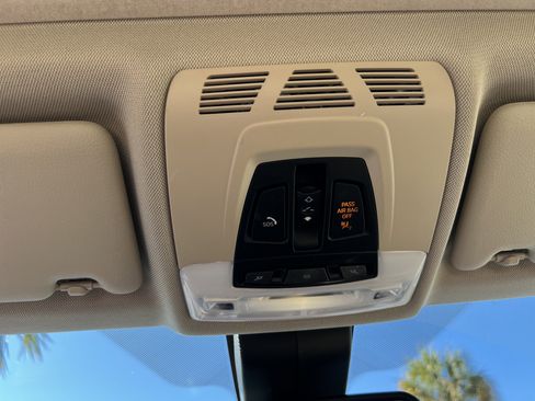 Used 2018 BMW 320i xDrive Sedan w/ Premium Package image 40