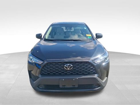 Used 2025 Toyota Corolla Cross L FWD image 2